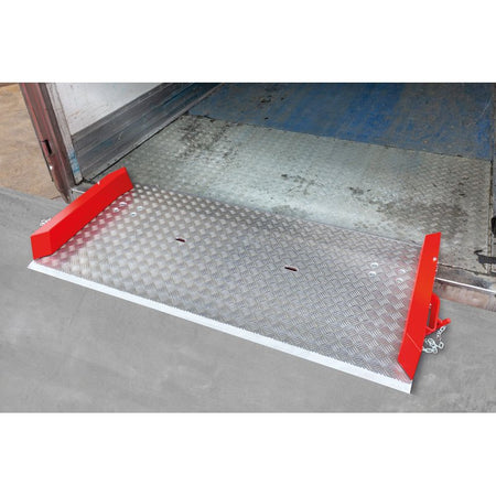 Thorworld Aluminium Dockboard — MJPL9135_retouch.jpg